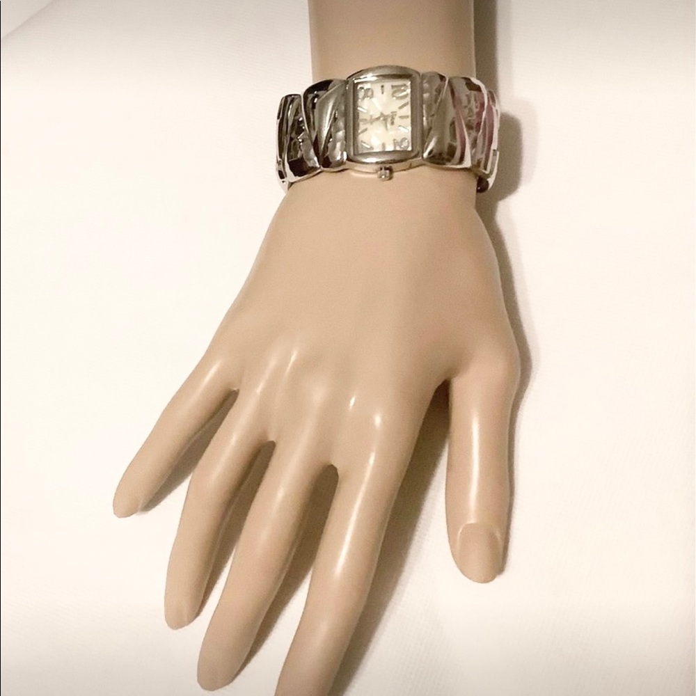 Vivani Quartz Lady’s Bracelet Watch